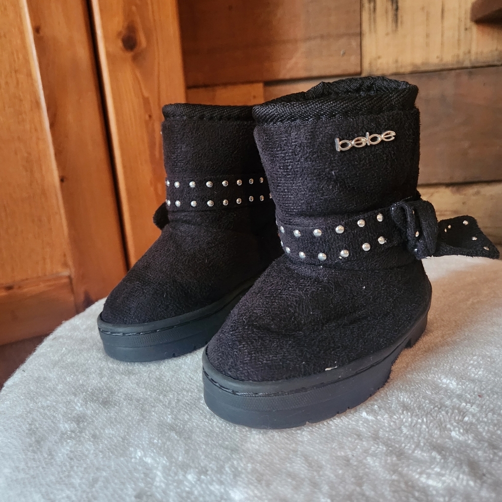 Bebe Black Faux Suede Girls Ankle Boots with Silver Studded Bow Detail Size 5 - Picture 4 of 8